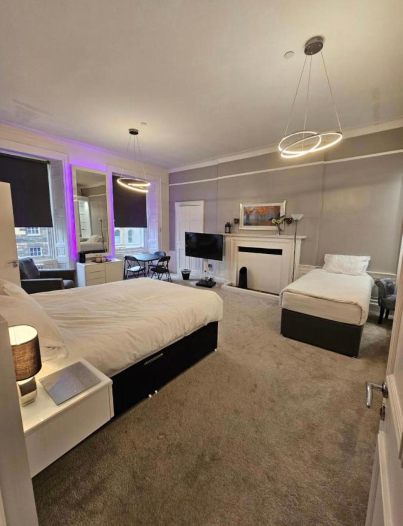 Luxury Family Room With Private bathroom in the heart of Edinburgh