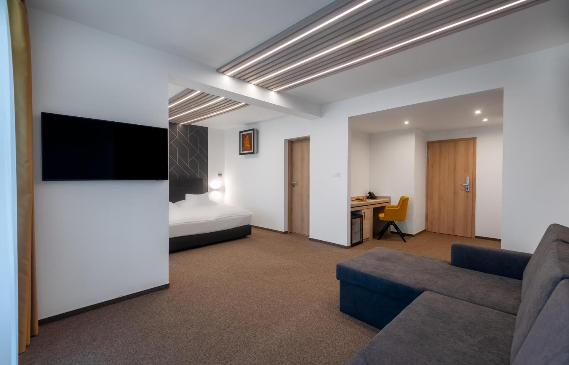 Photo of the whole room