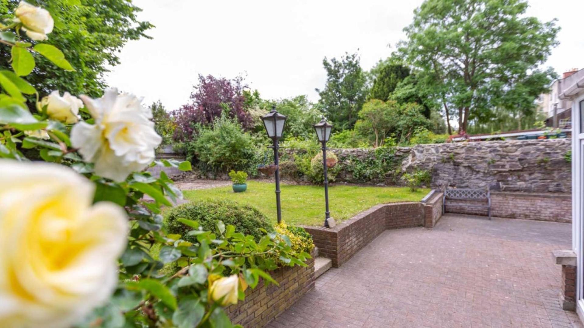 Waterloo Town House & Suites