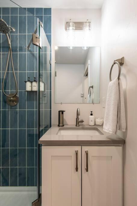 Lake House tiny cabin near Lake Wenatchee