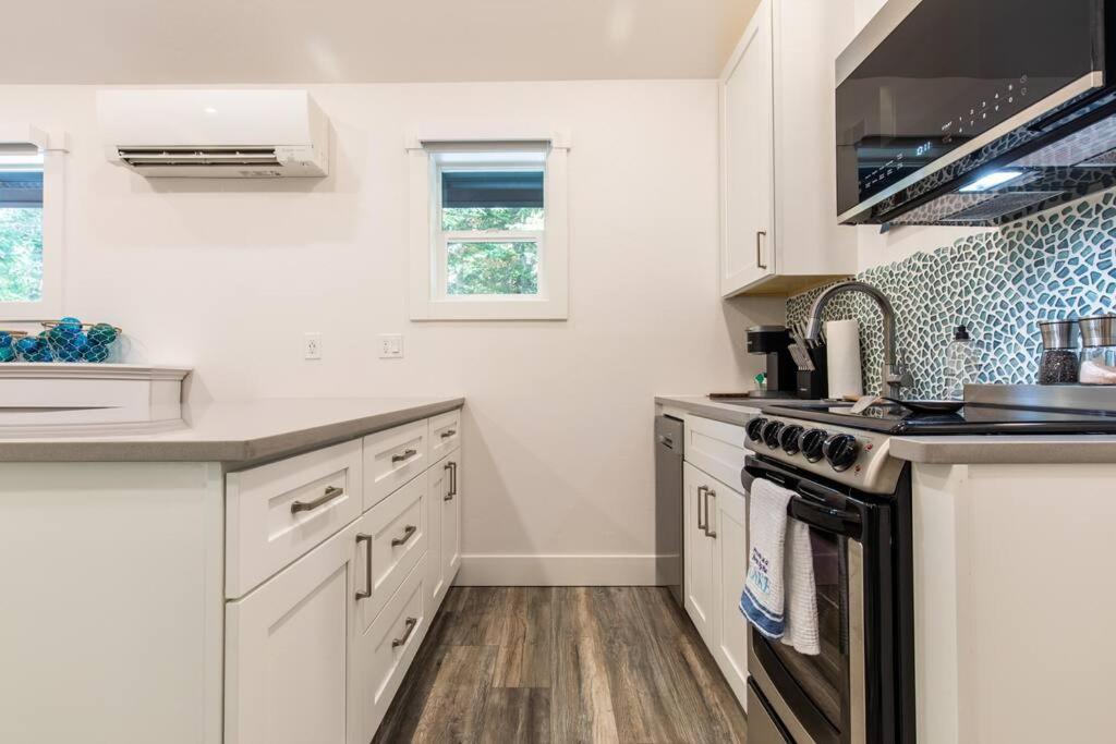 Lake House tiny cabin near Lake Wenatchee