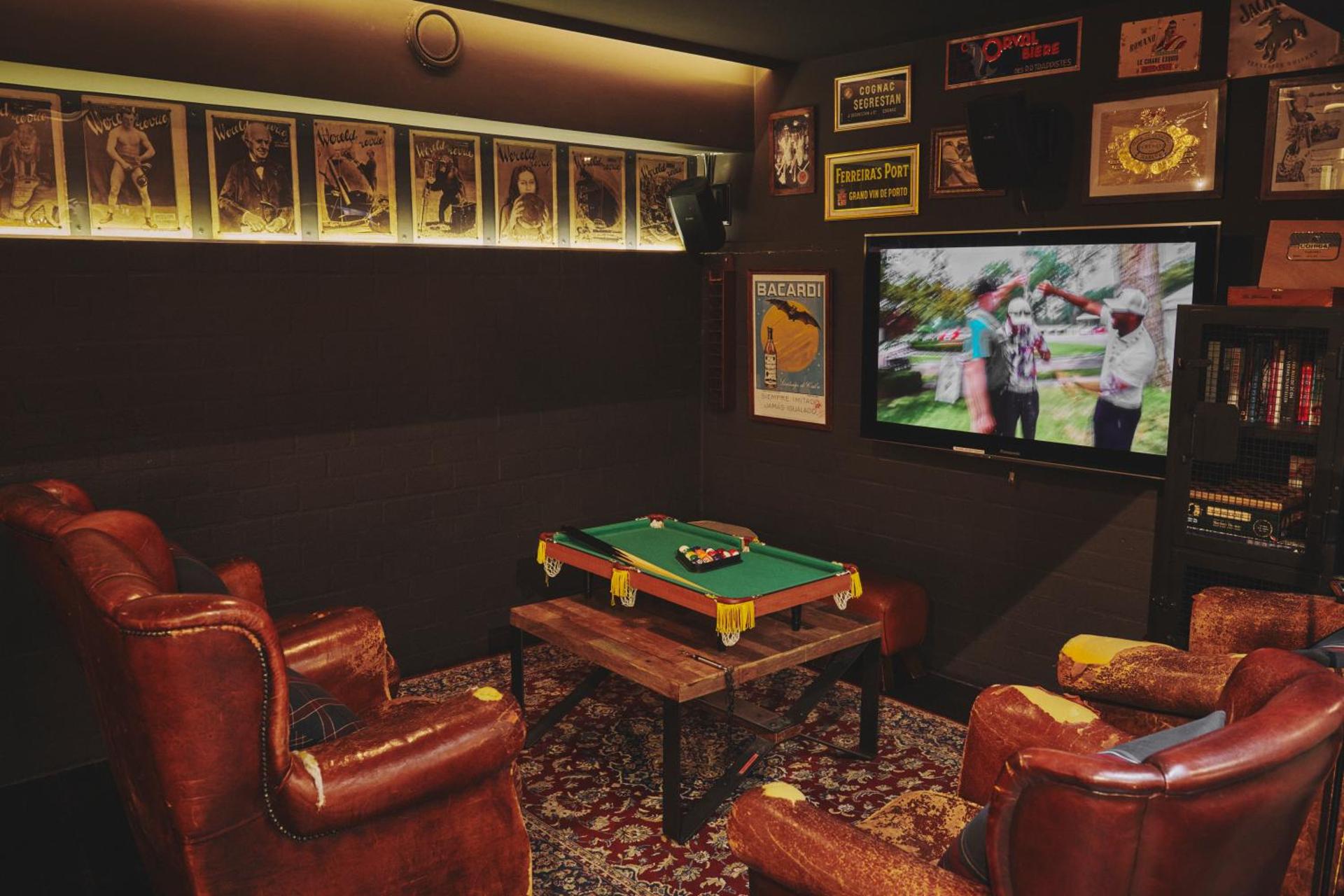 Communal lounge/ TV room