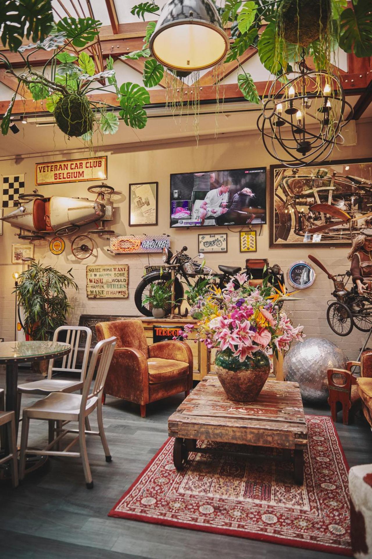 Communal lounge/ TV room