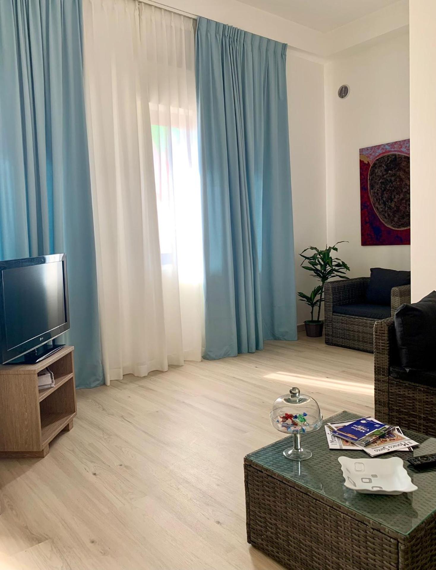 Communal lounge/ TV room