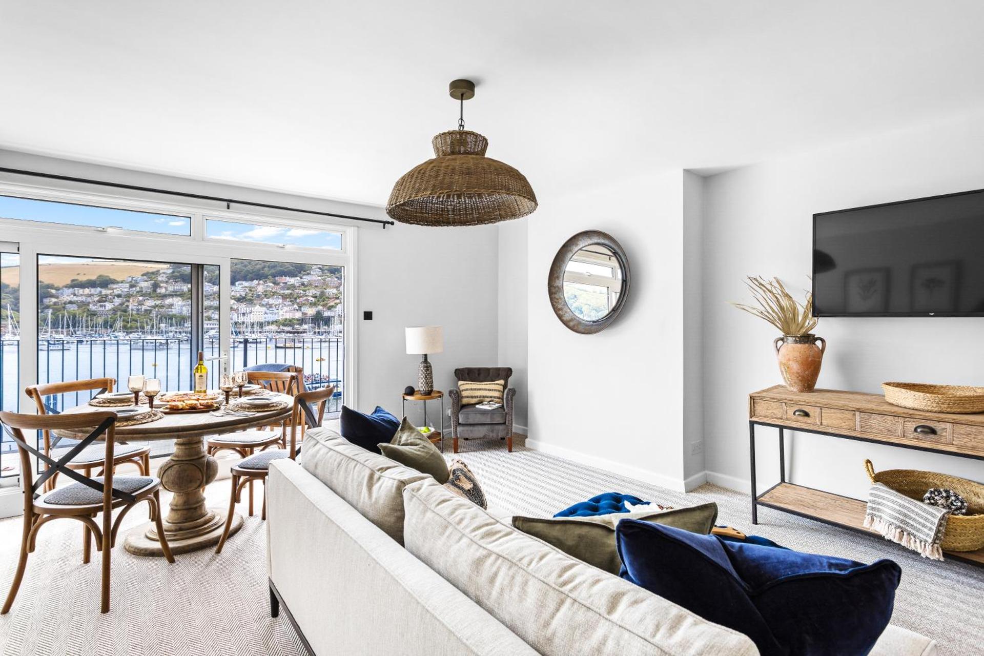 Harbourside 3 - Luxury Riverside Apartment