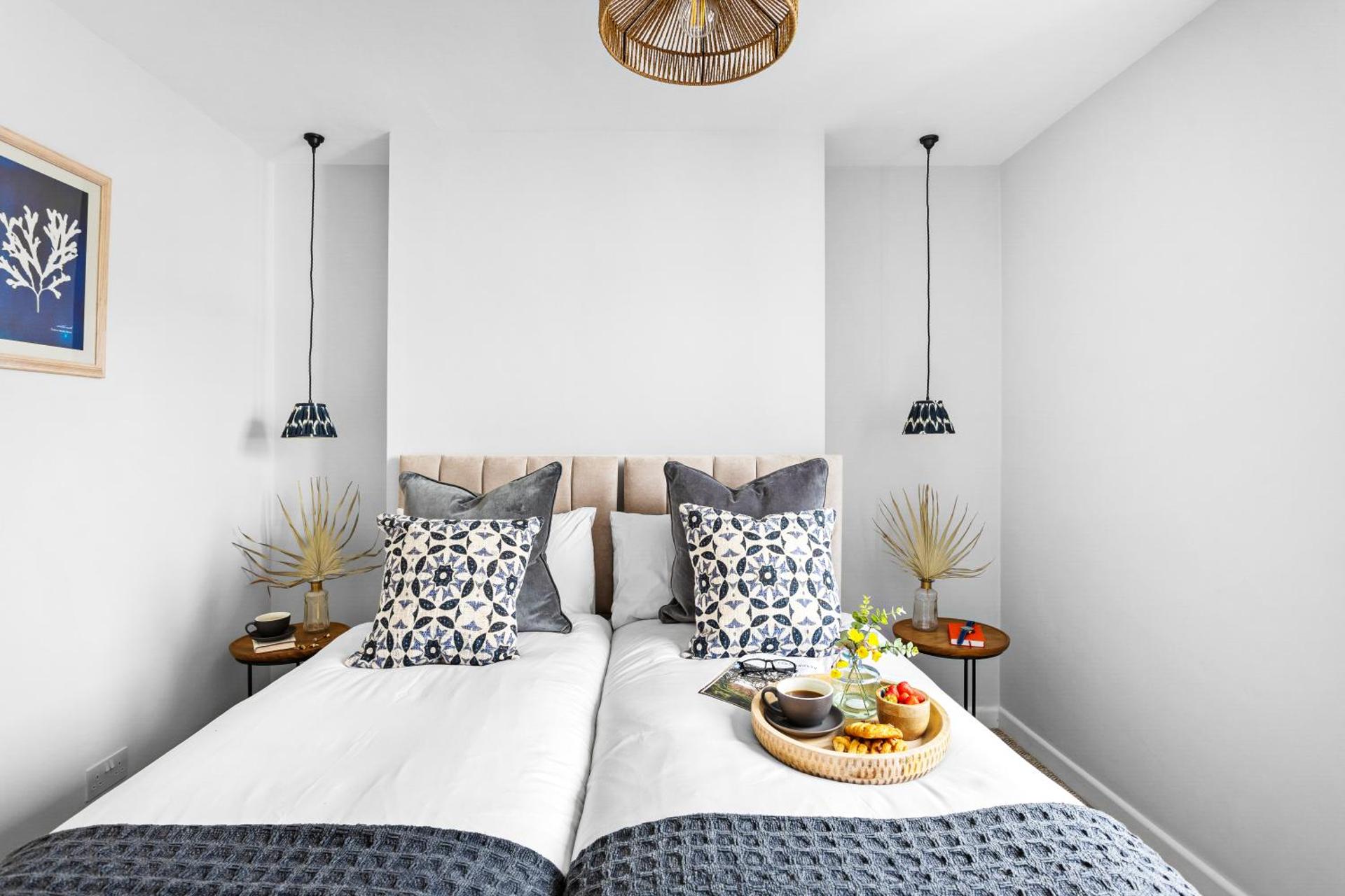 Harbourside 3 - Luxury Riverside Apartment