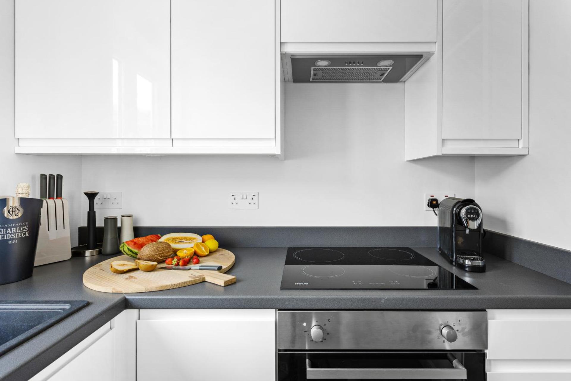 Harbourside 3 - Luxury Riverside Apartment