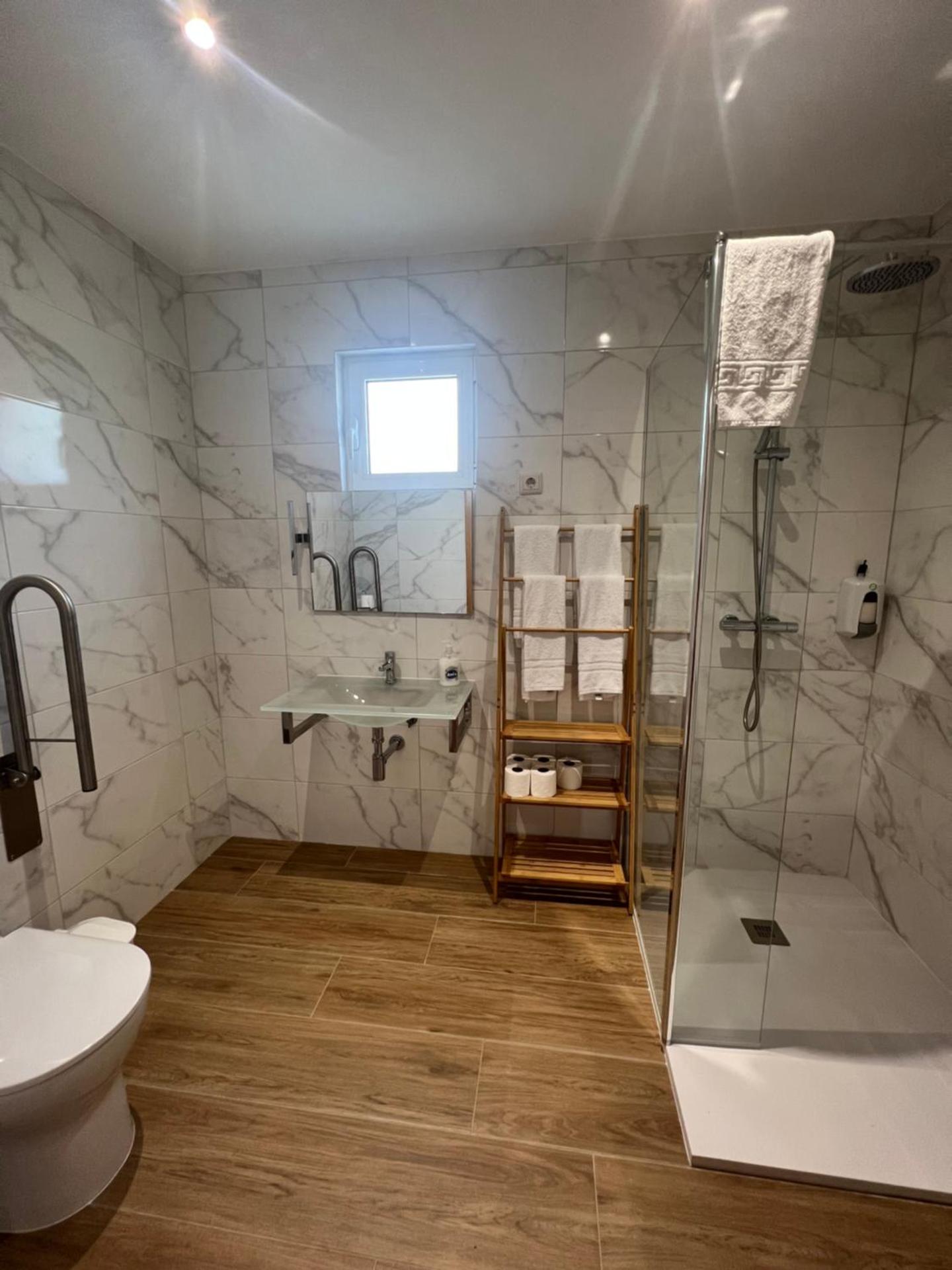 Funileiro, apartamentos e quartos