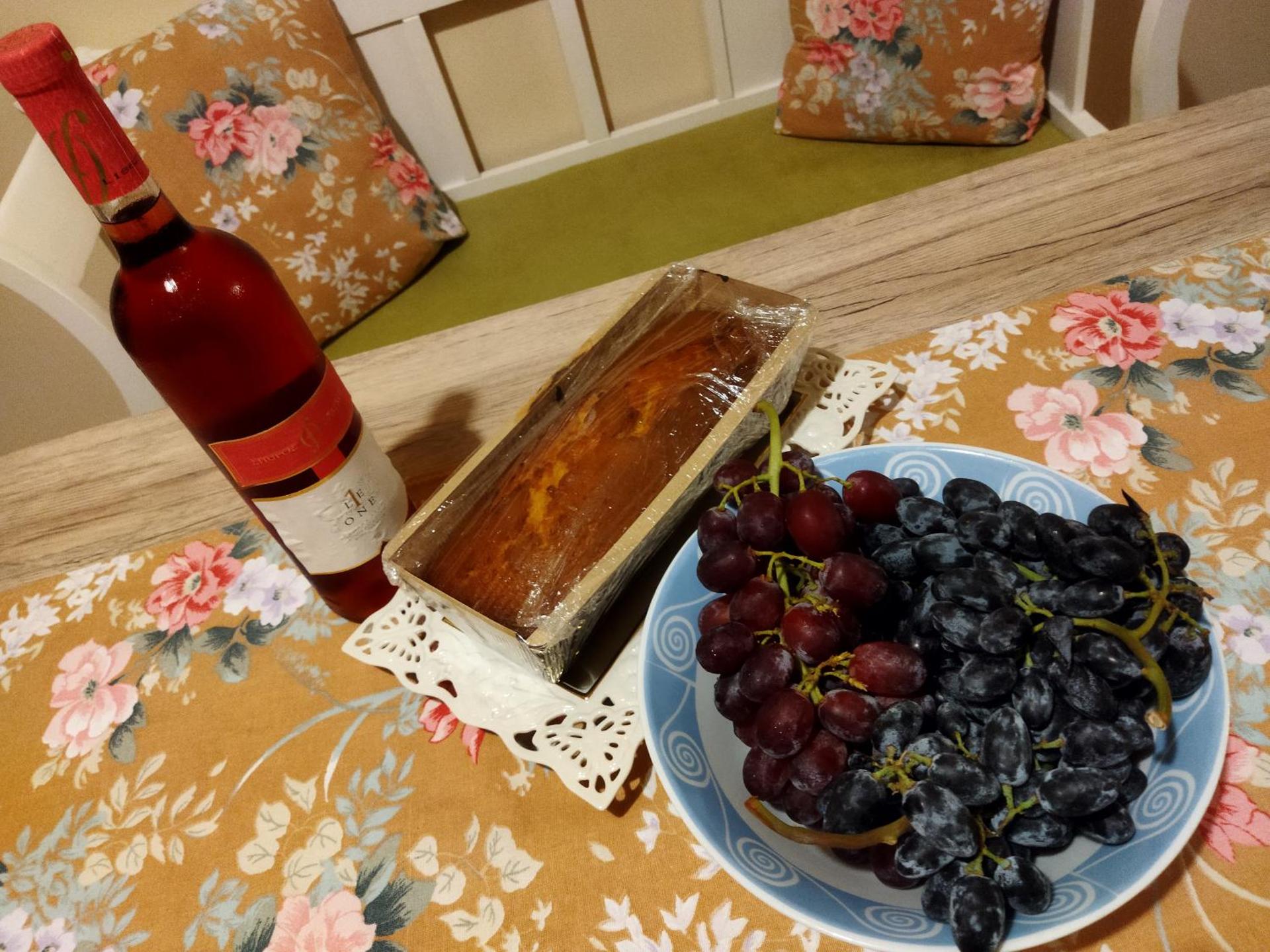 ''Shinohori'' Olive-Tree Apartment