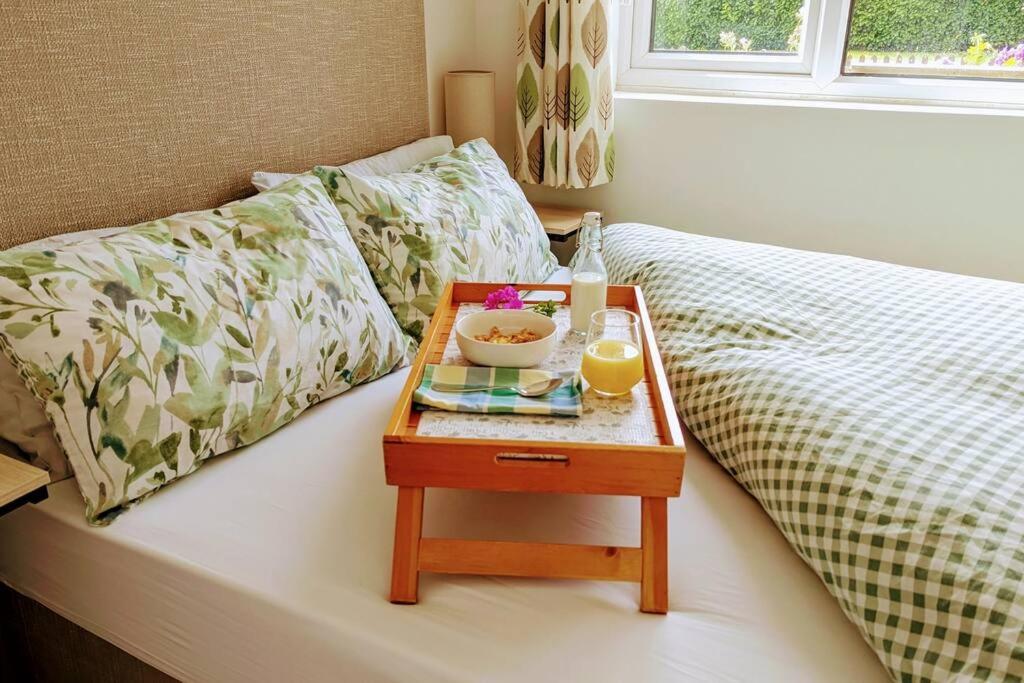 Oak Tree View - relax, reconnect, explore or work