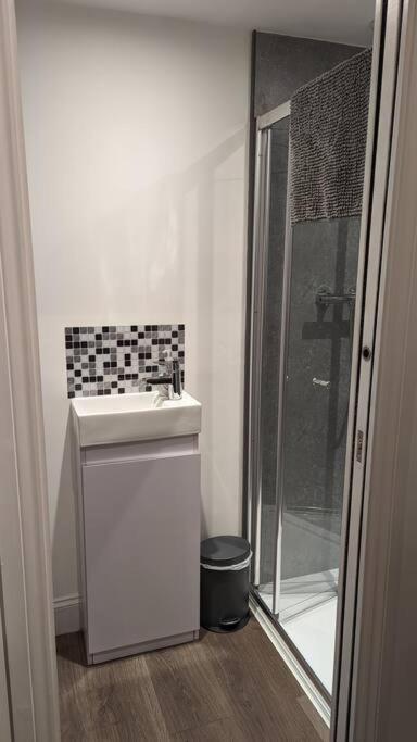 Oak Tree View - relax, reconnect, explore or work