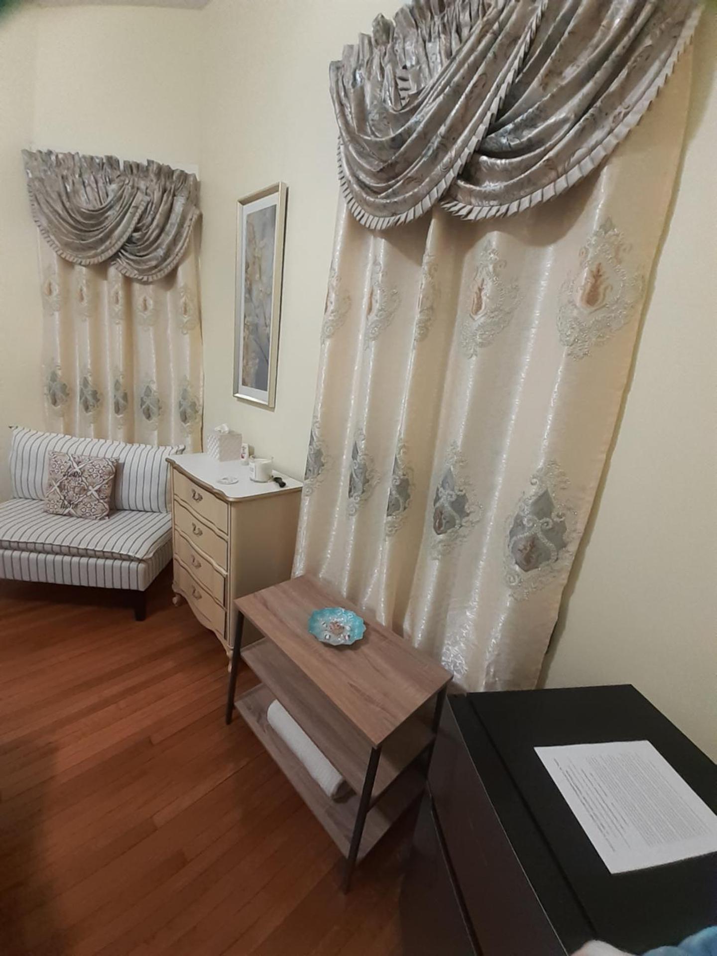 Cozy Turret Room at Nottingham Place in Wise with Plush Queen Bed, Private Detached Full Bath