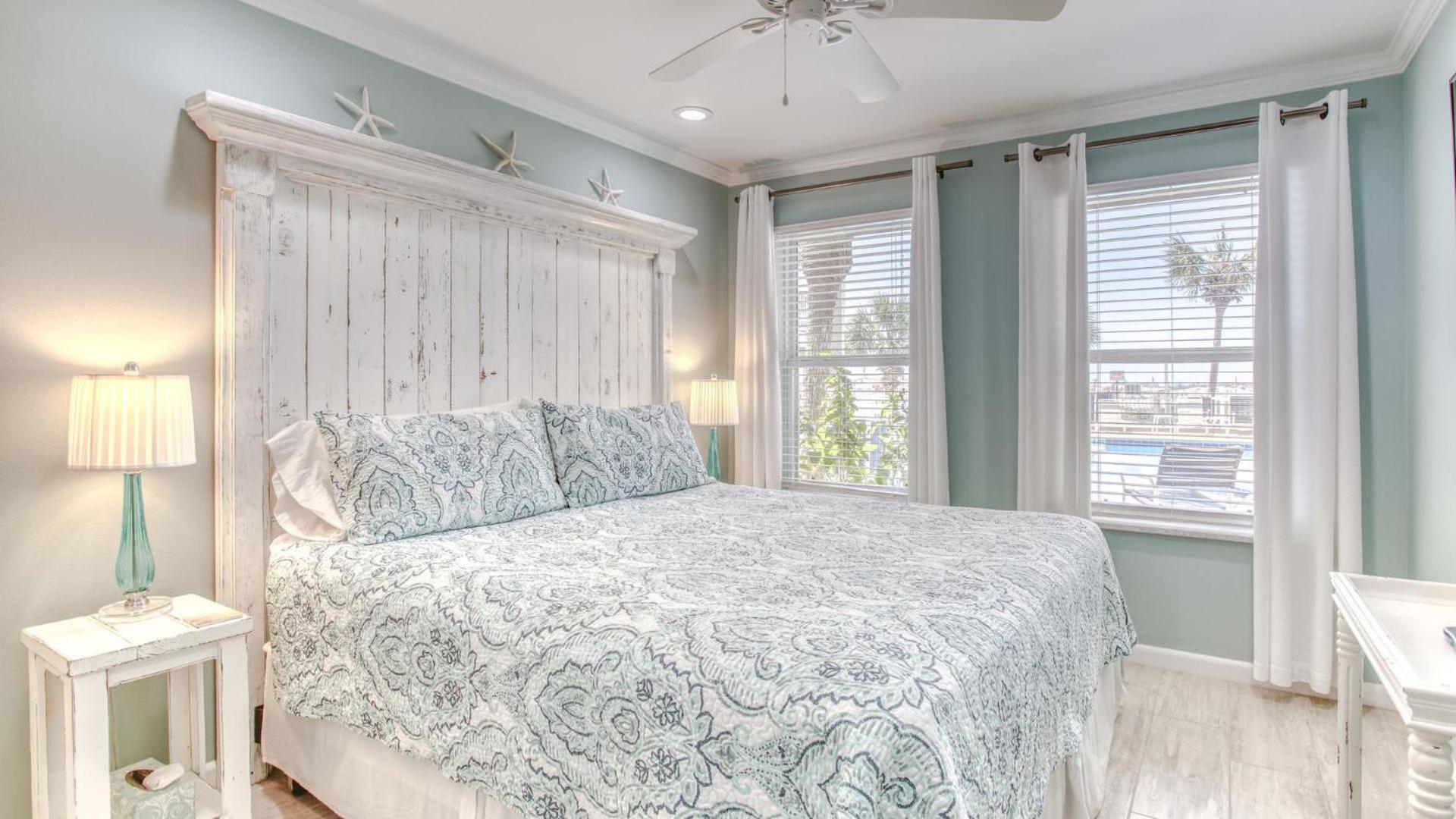 Poolside Villas 106 - Updated beachfront condo on Holiday Isle in Destin