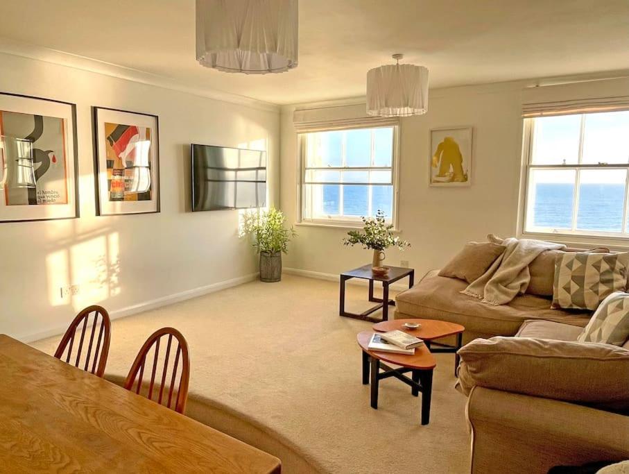 Stunning seafront flat,St Leonards