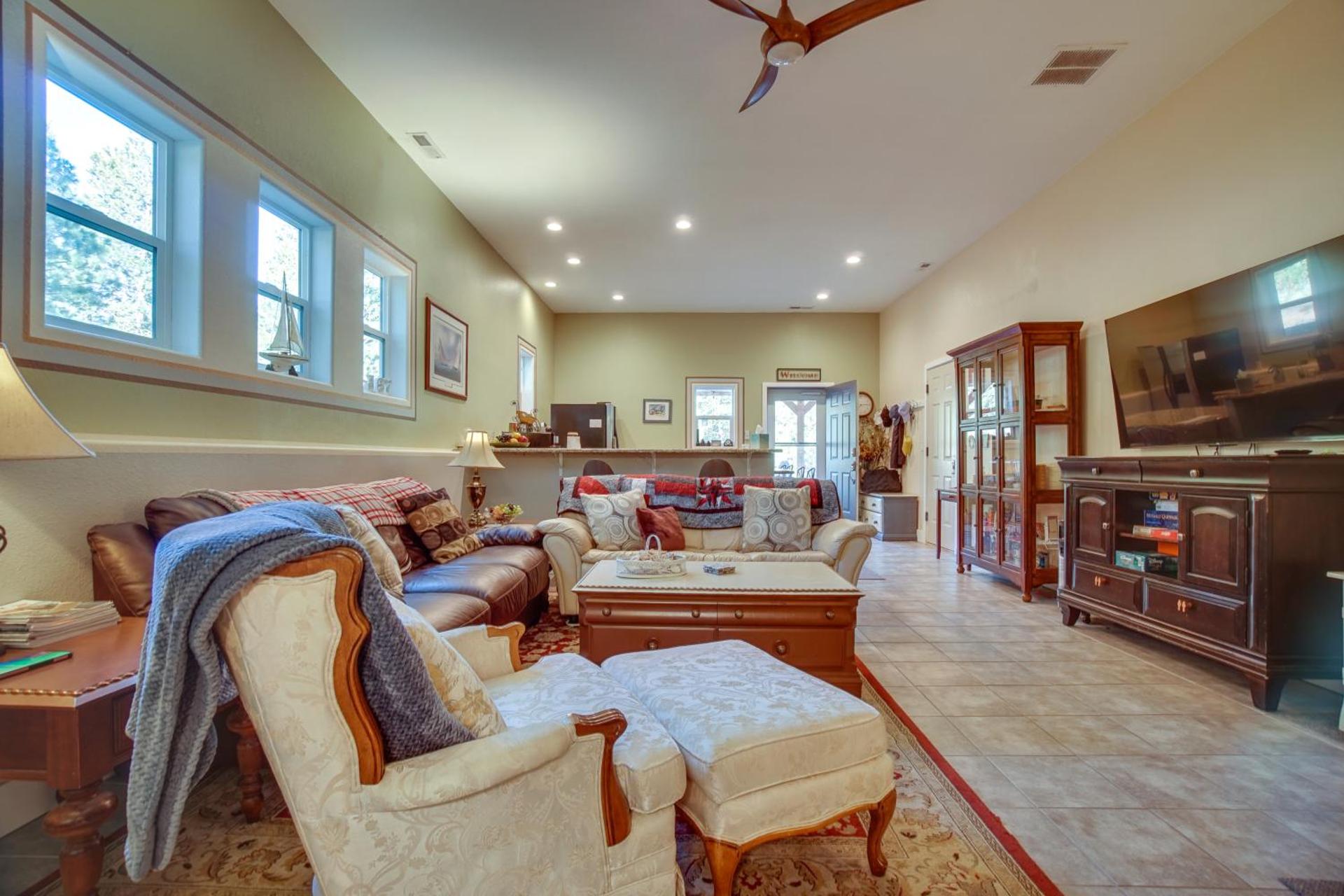 Cascade Cabin Hideaway with Views, half Mi to Lake