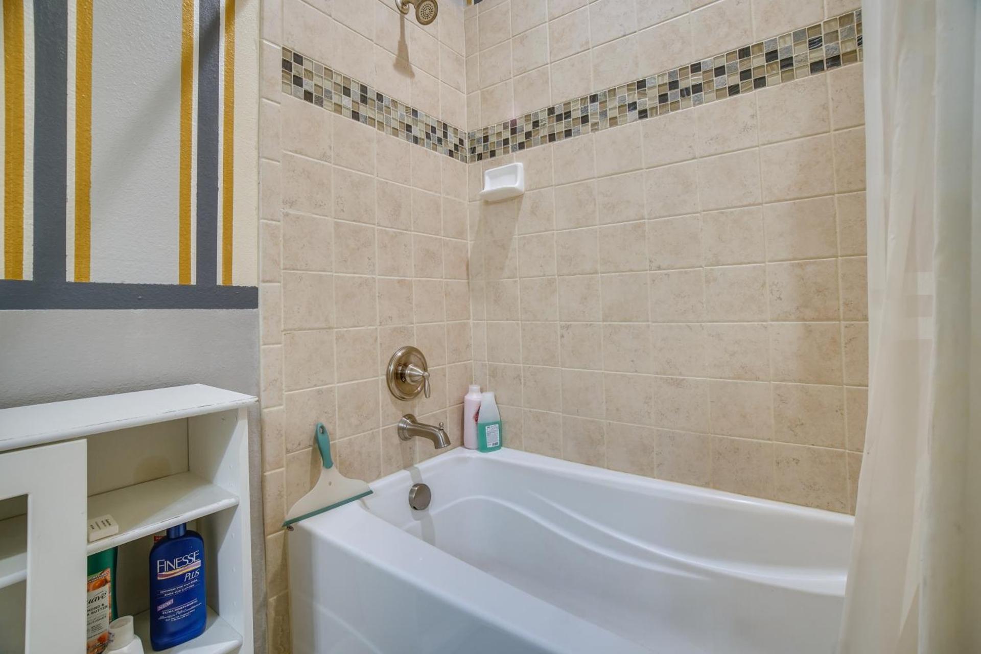 Cascade Cabin Hideaway with Views, half Mi to Lake