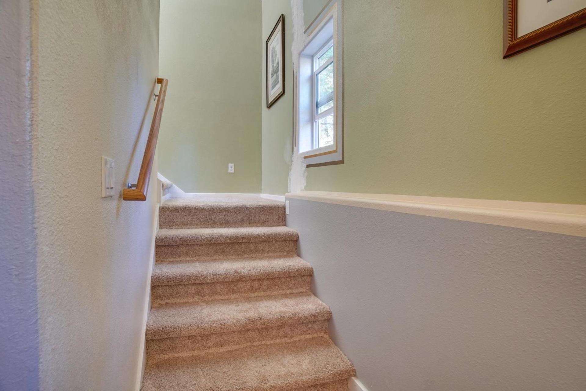 Cascade Cabin Hideaway with Views, half Mi to Lake