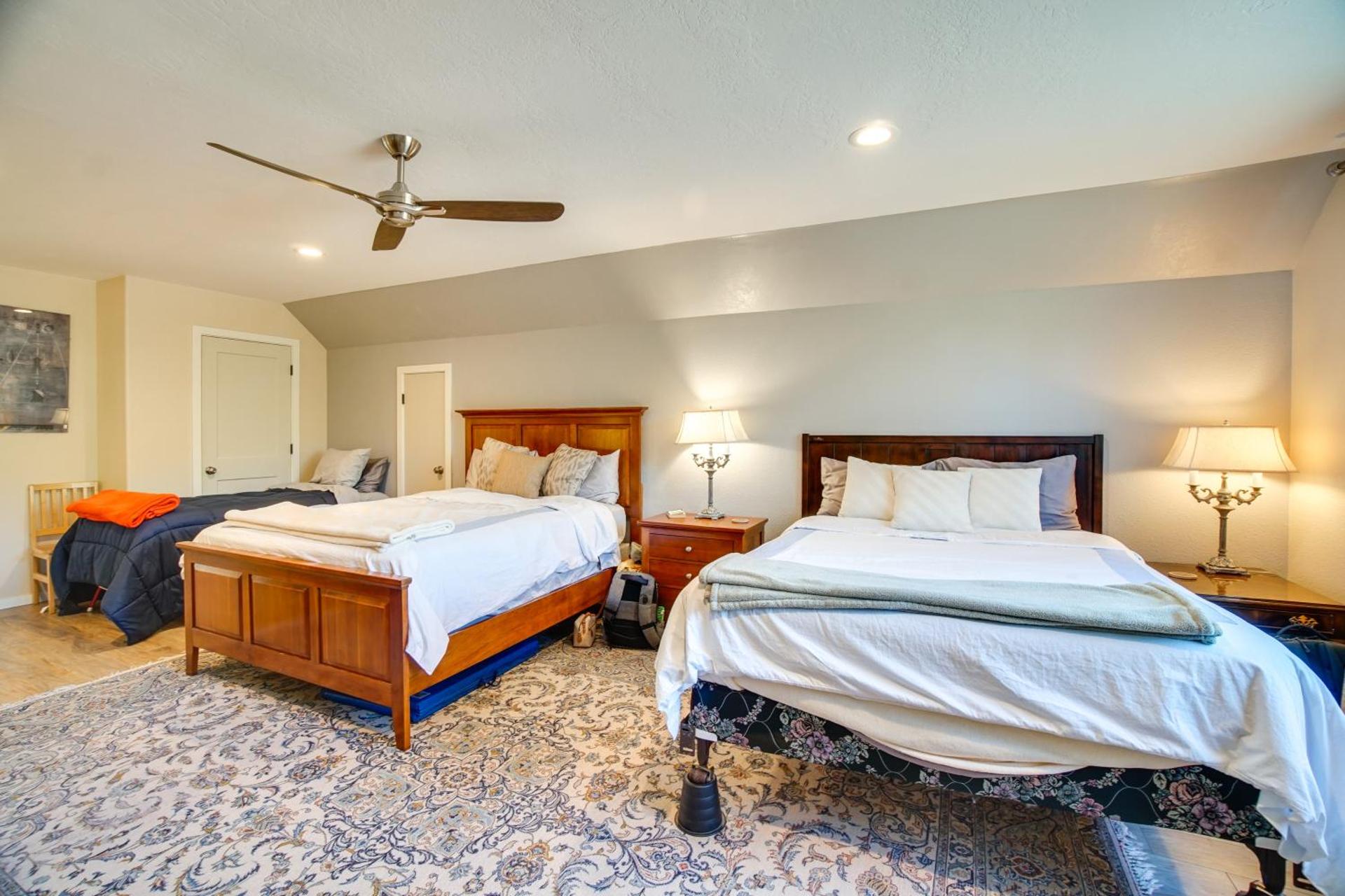 Cascade Cabin Hideaway with Views, half Mi to Lake