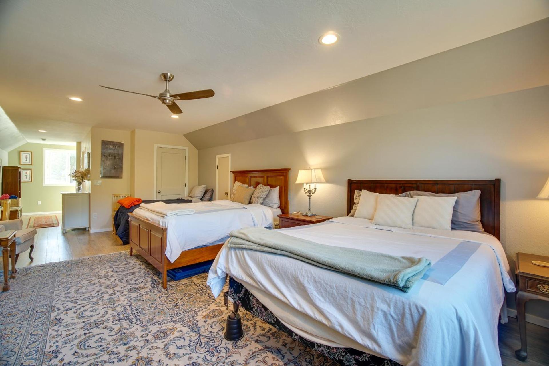 Cascade Cabin Hideaway with Views, half Mi to Lake