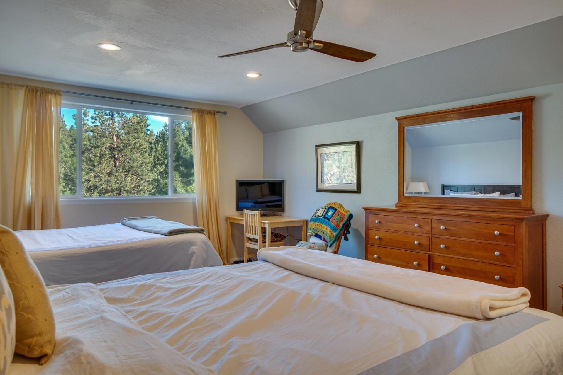 Cascade Cabin Hideaway with Views, half Mi to Lake