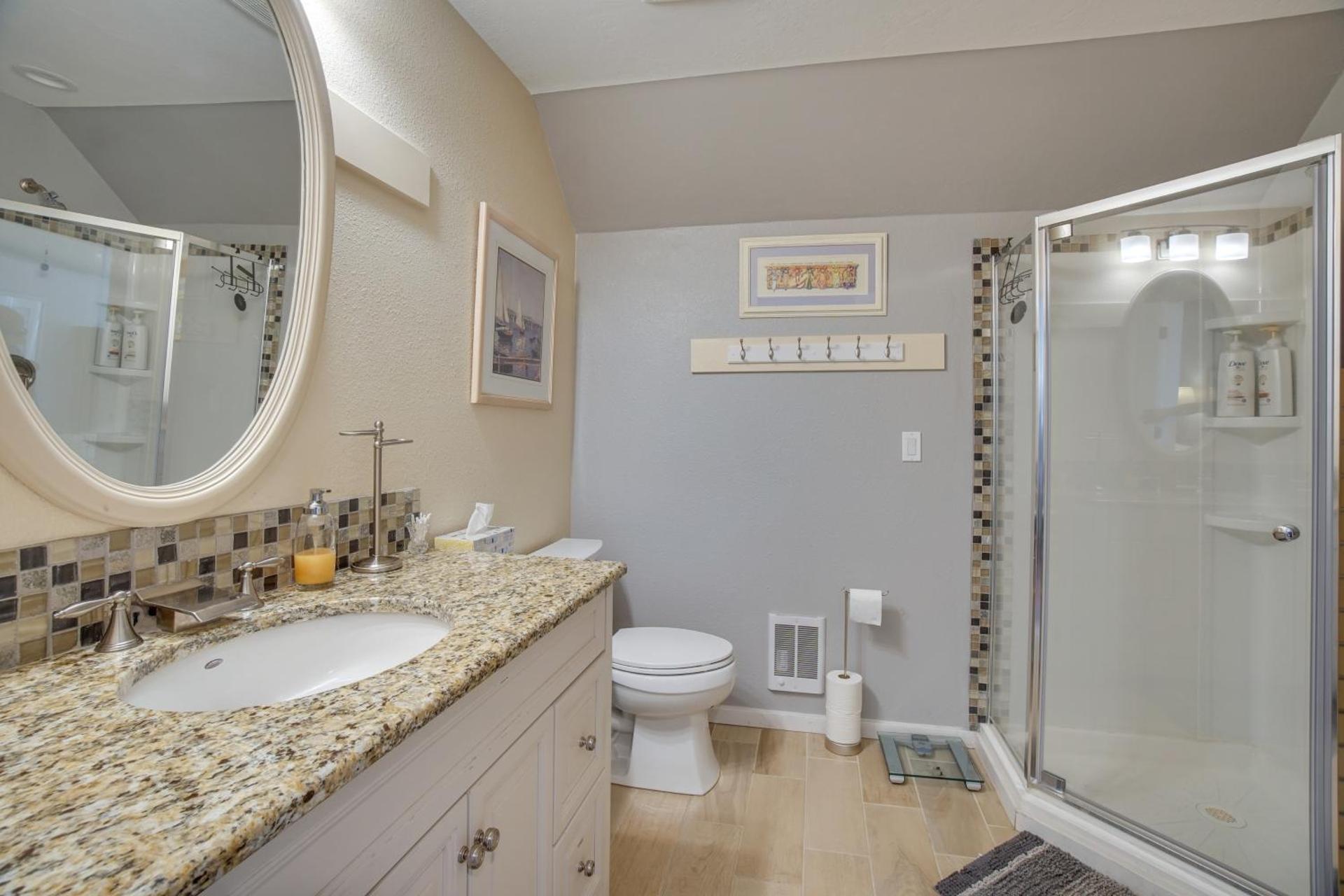 Cascade Cabin Hideaway with Views, half Mi to Lake