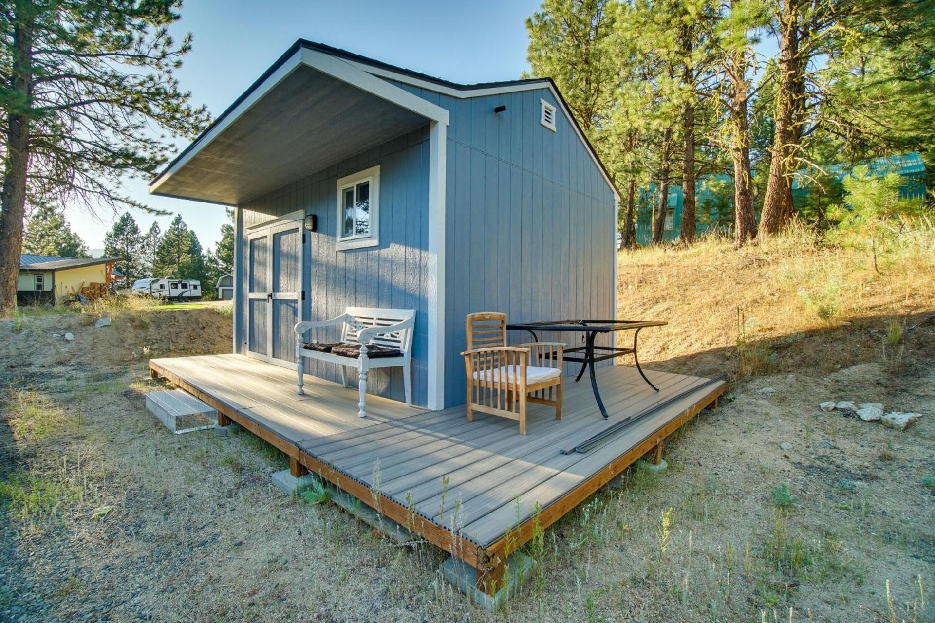Cascade Cabin Hideaway with Views, half Mi to Lake