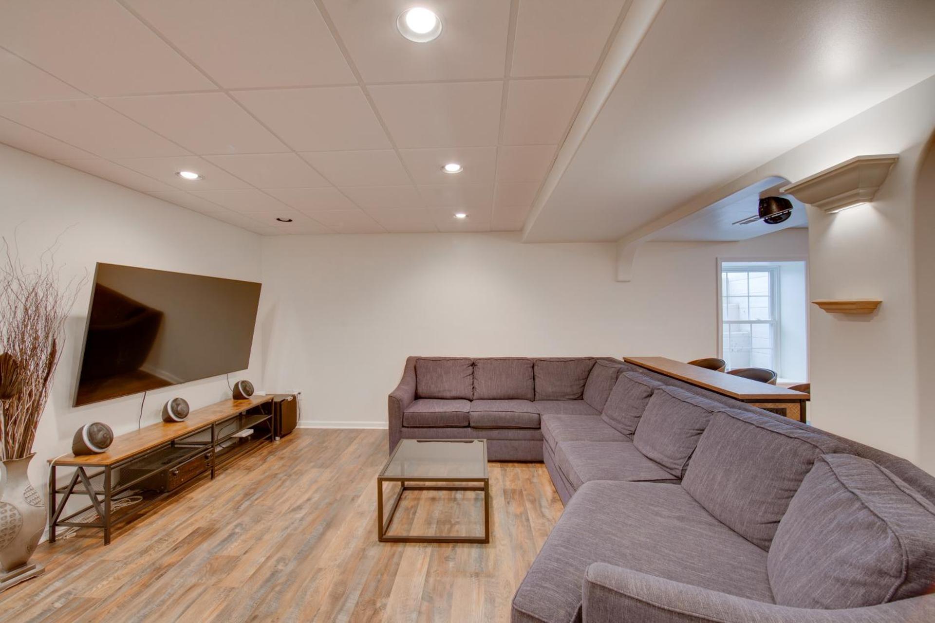 Game Room and Covered Patio Hummelstown Hideaway