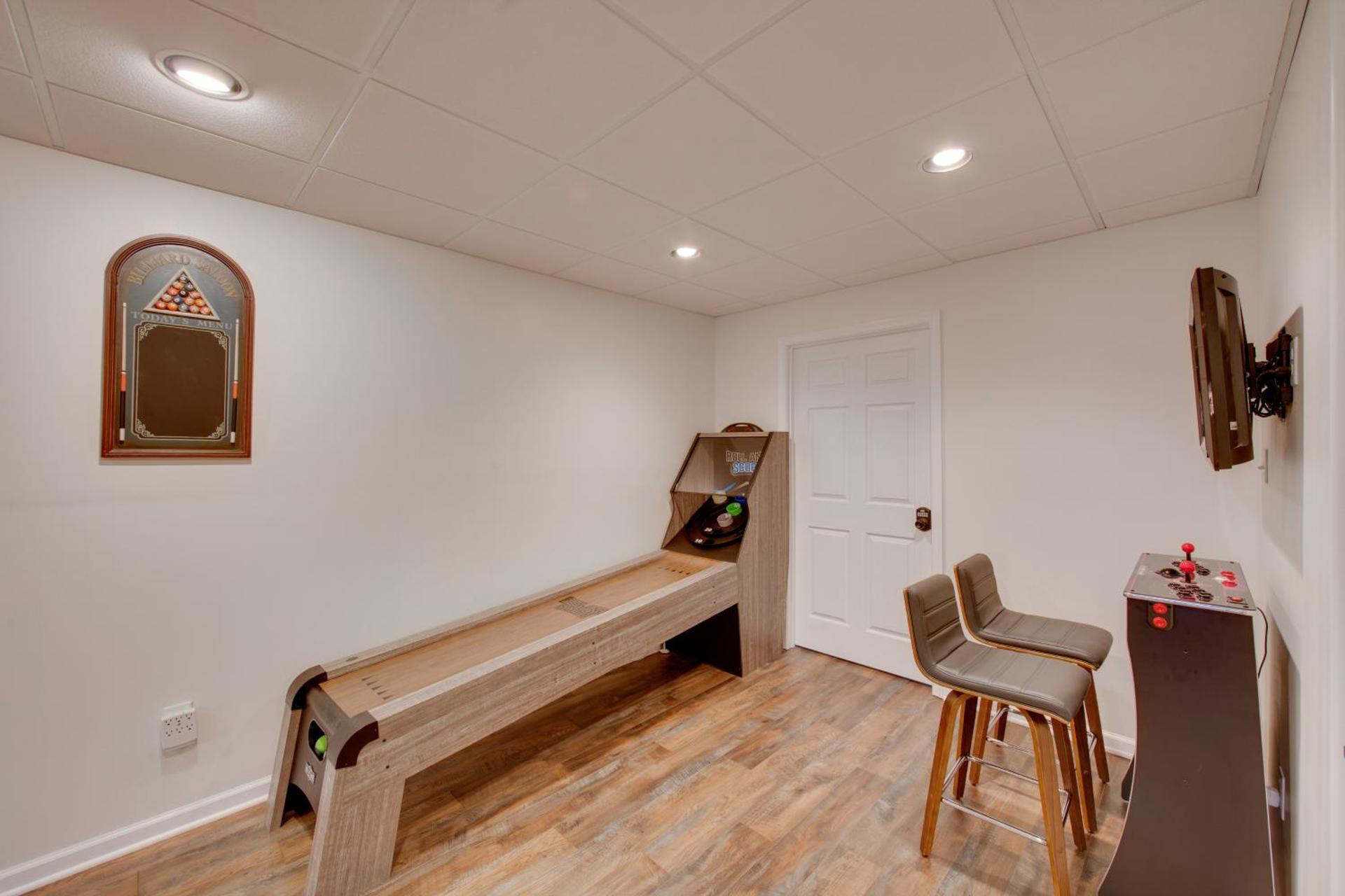 Game Room and Covered Patio Hummelstown Hideaway