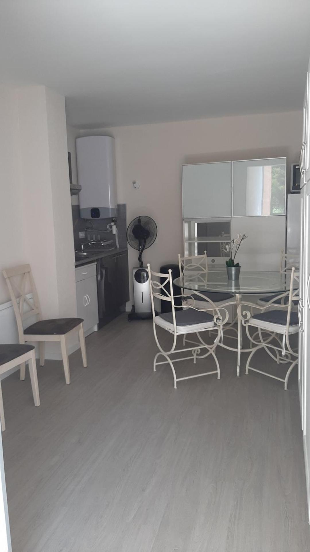 Joli appt 2 chambres et studio avec parking dans résidence ombragée et calme 5mns plage et commerces