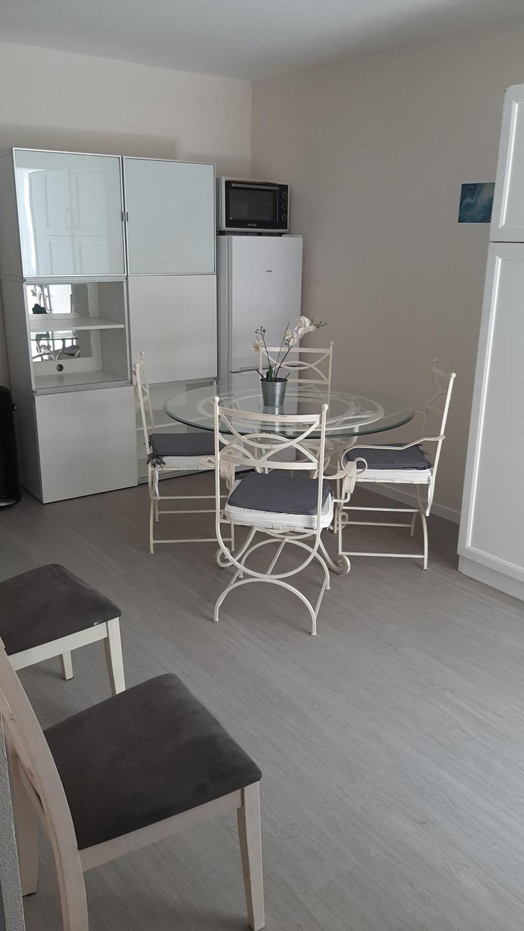 Joli appt 2 chambres et studio avec parking dans résidence ombragée et calme 5mns plage et commerces