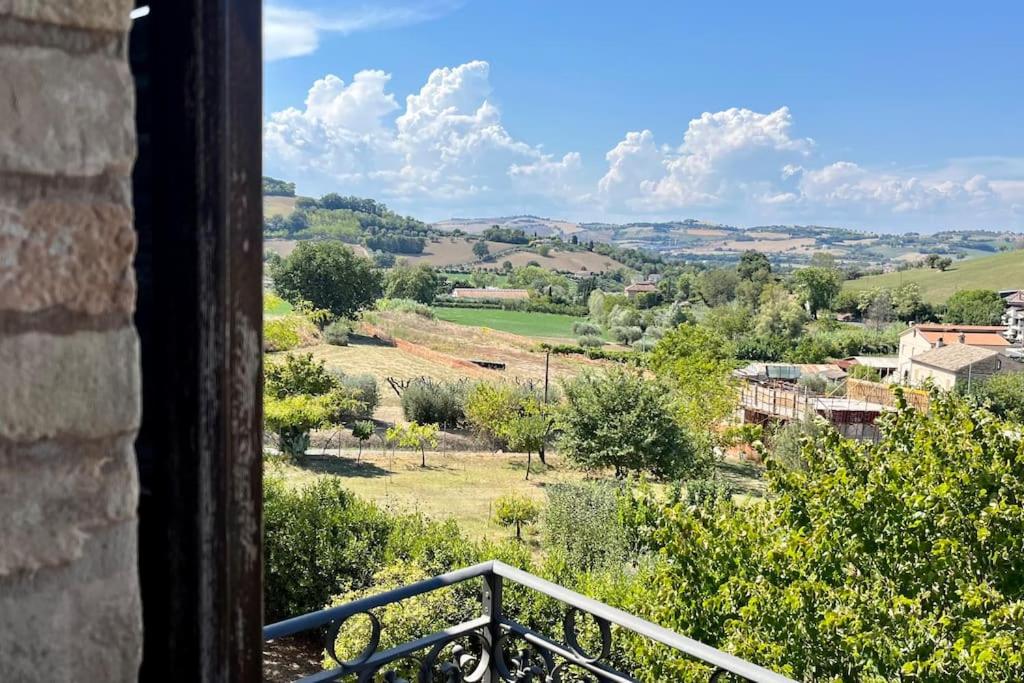 [Appartamento con vista] Finestra sulle colline