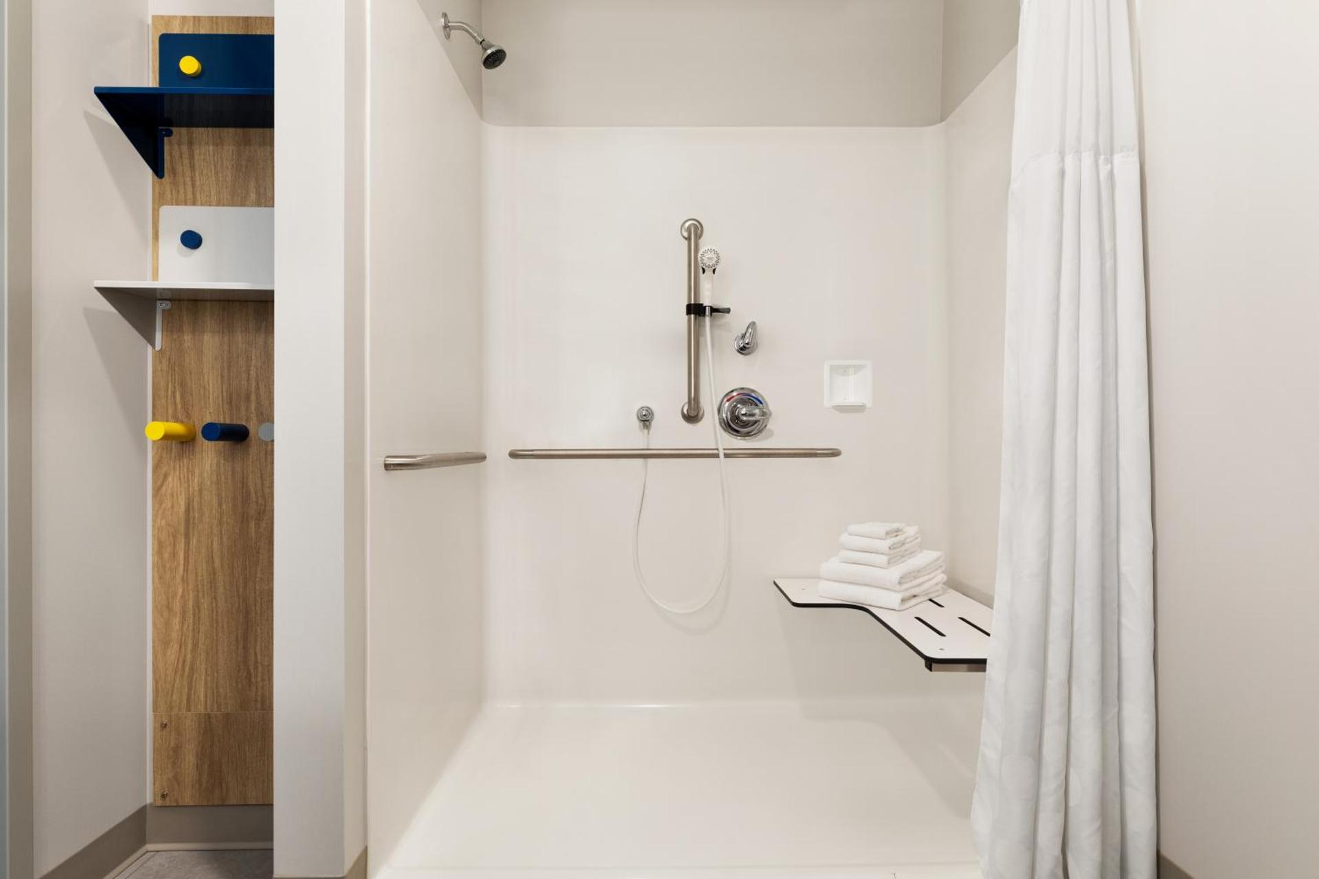 King Room with Roll-in Shower - Mobility Access/Non-Smoking