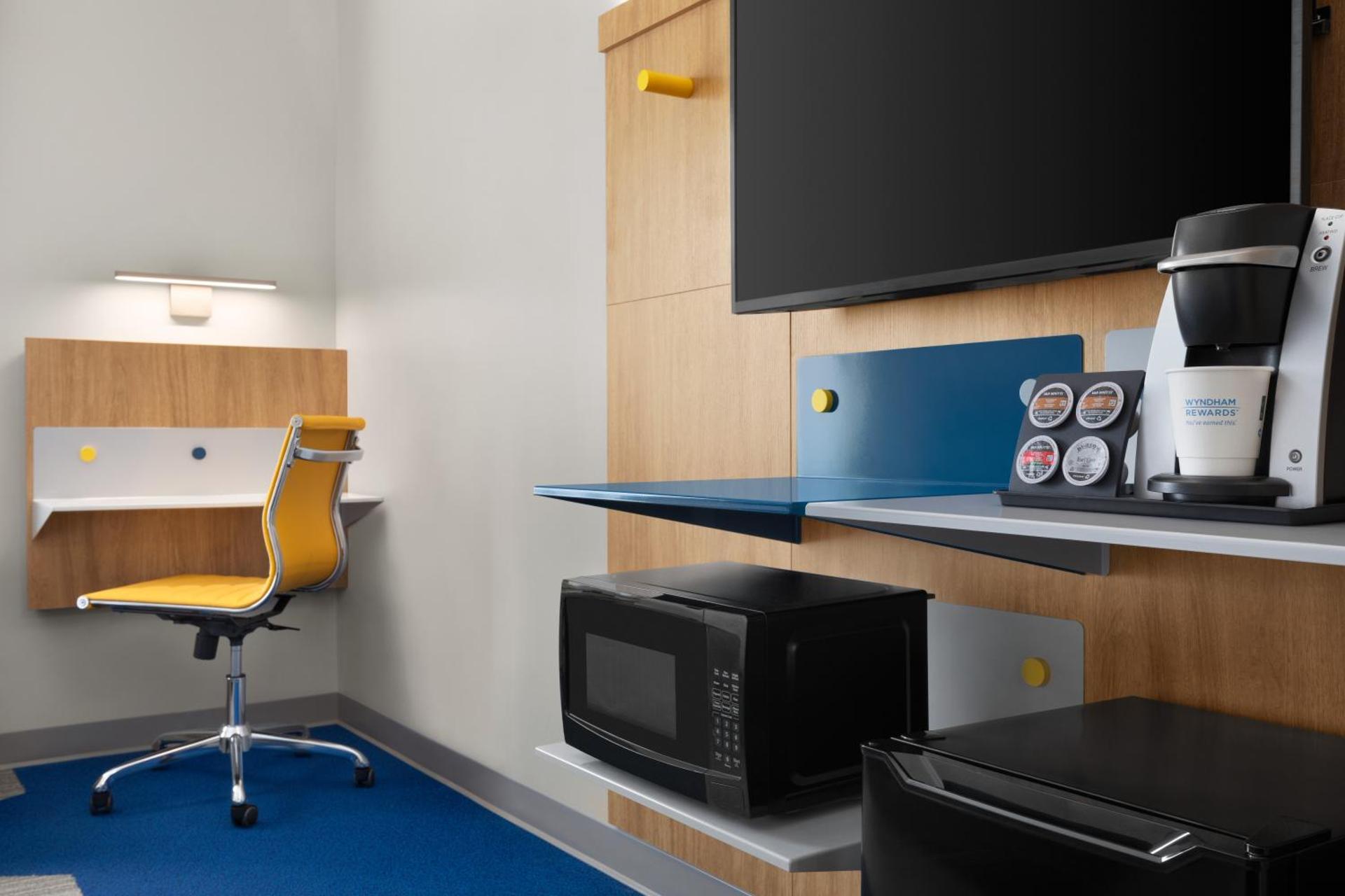 Queen Room with Two Queen Beds and Bathtub, Non-Smoking