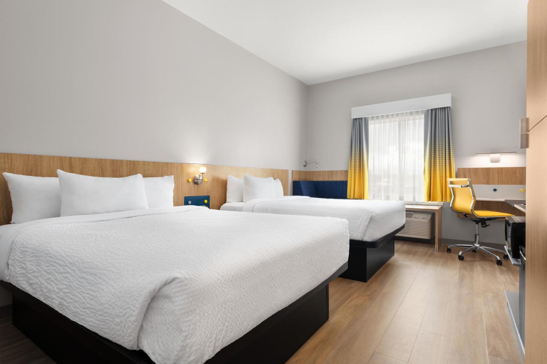 Queen Room with Two Queen Beds and Bathtub, Non-Smoking