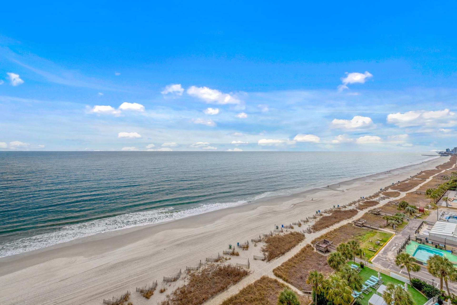 WINTER RATES! Oceanview Studio Escape With Beach Steps Away! 1828