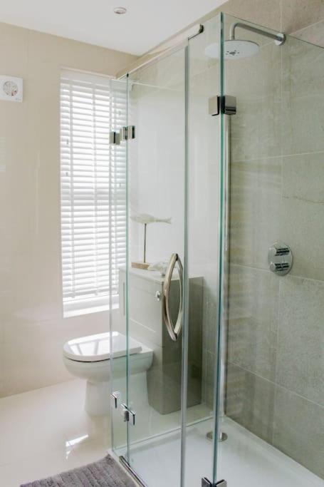 Seafront Apartment with Stunning Views