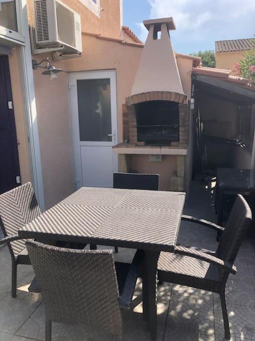 Pavillon 3 chambres avec véranda et climatisation.