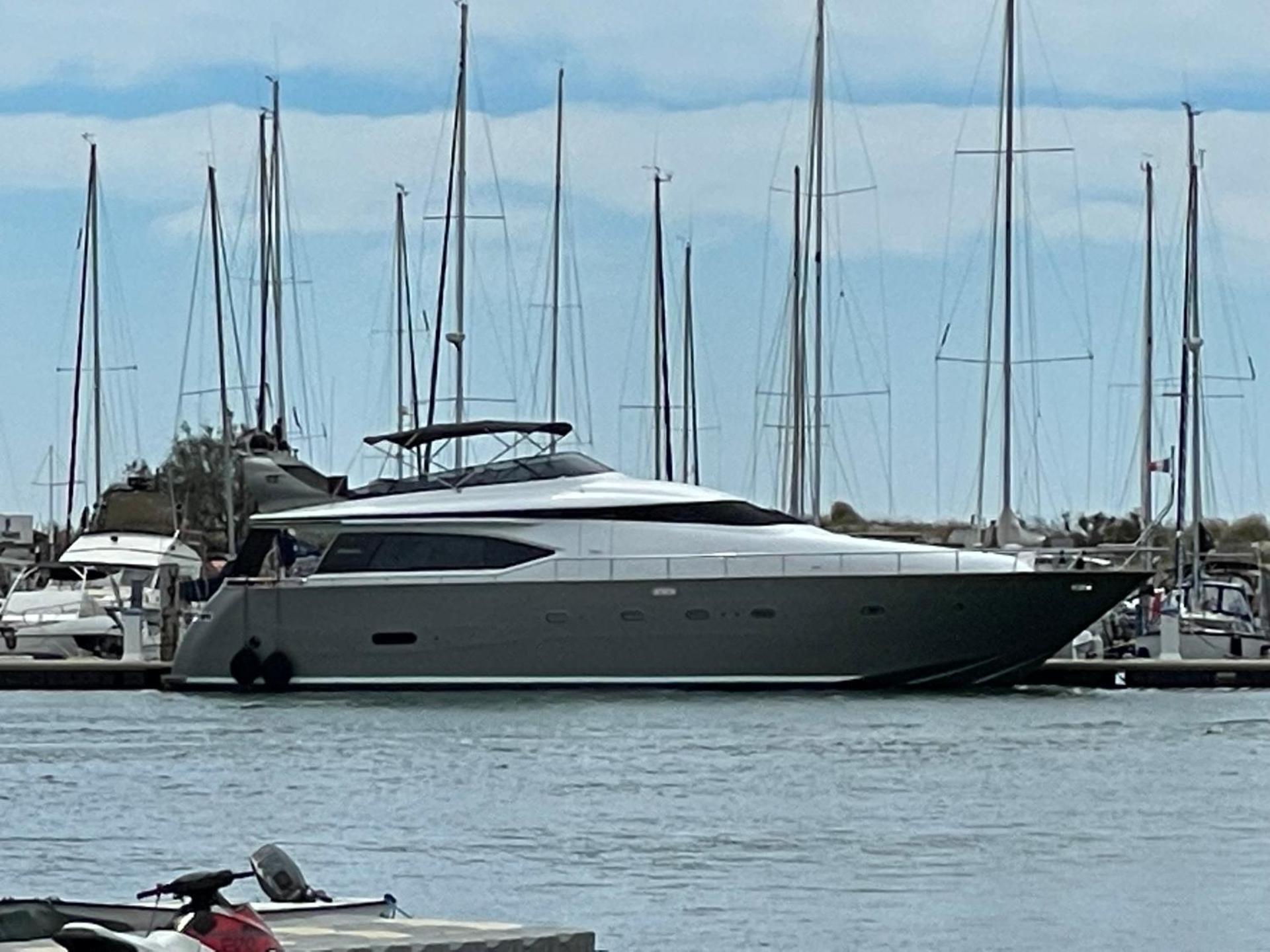 MotorYacht 21 avec équipage