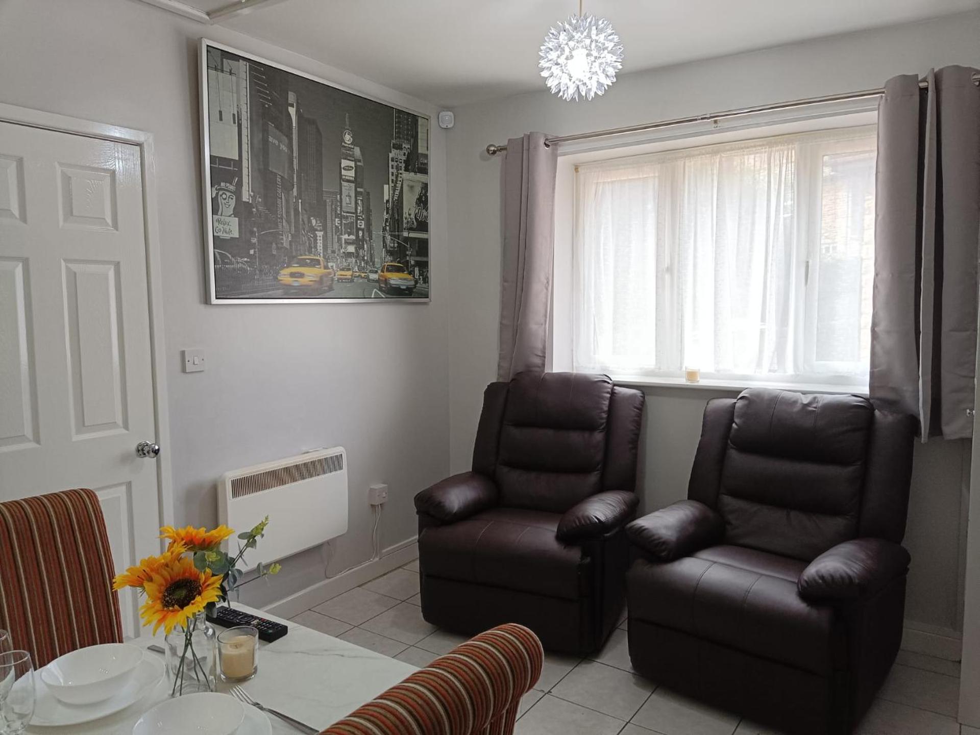 Lister Park Bradford Stylish 1bed Coach House - Quiet & Tranquil Cottage & Parking