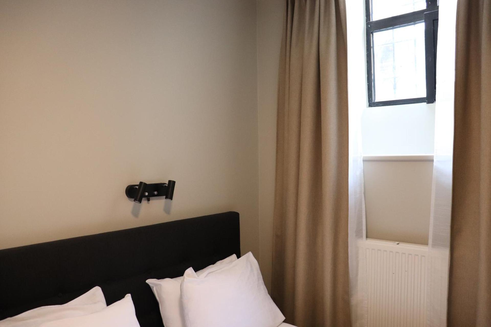 Economy Queen Room with No Window - Non-Smoking