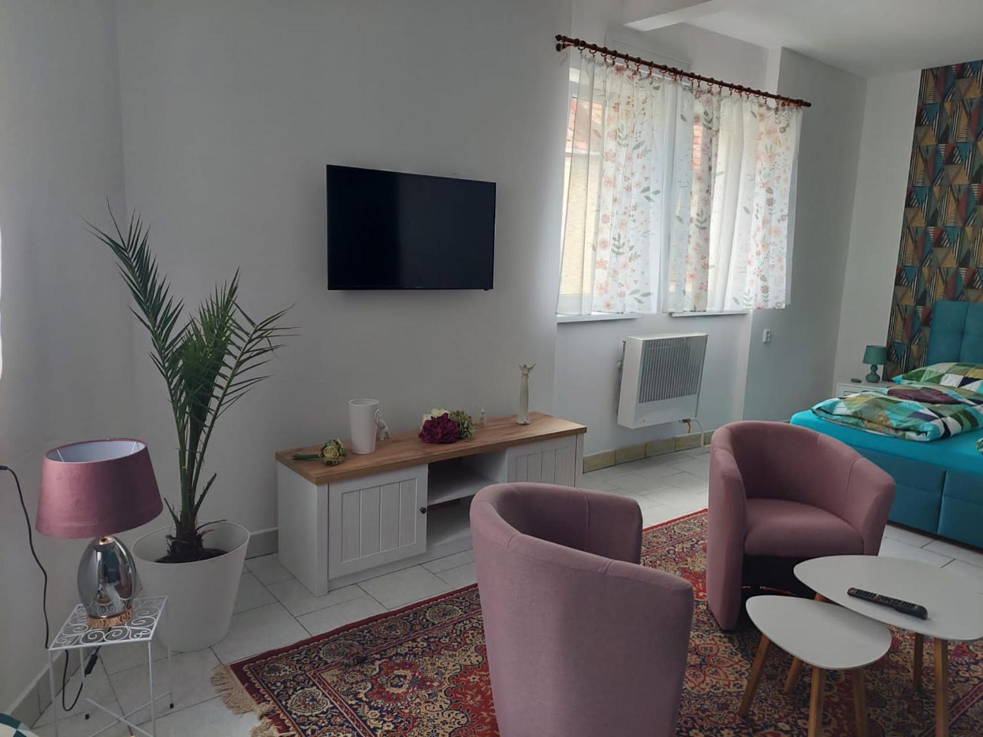 Communal lounge/ TV room