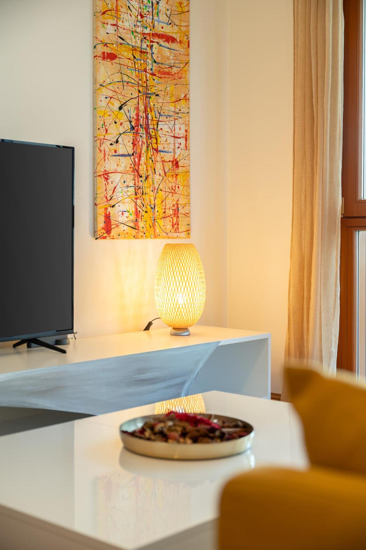 Amsterdam Suite Design + Posto auto