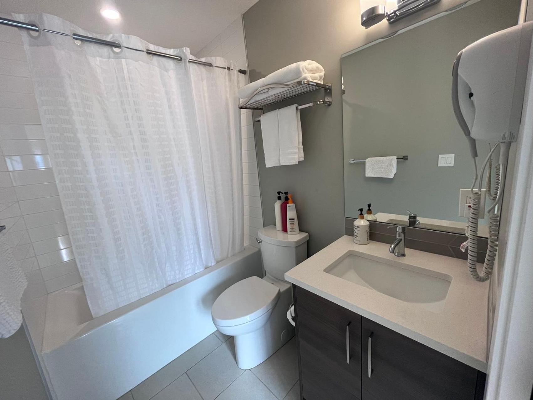 Mountain View Studio in Town