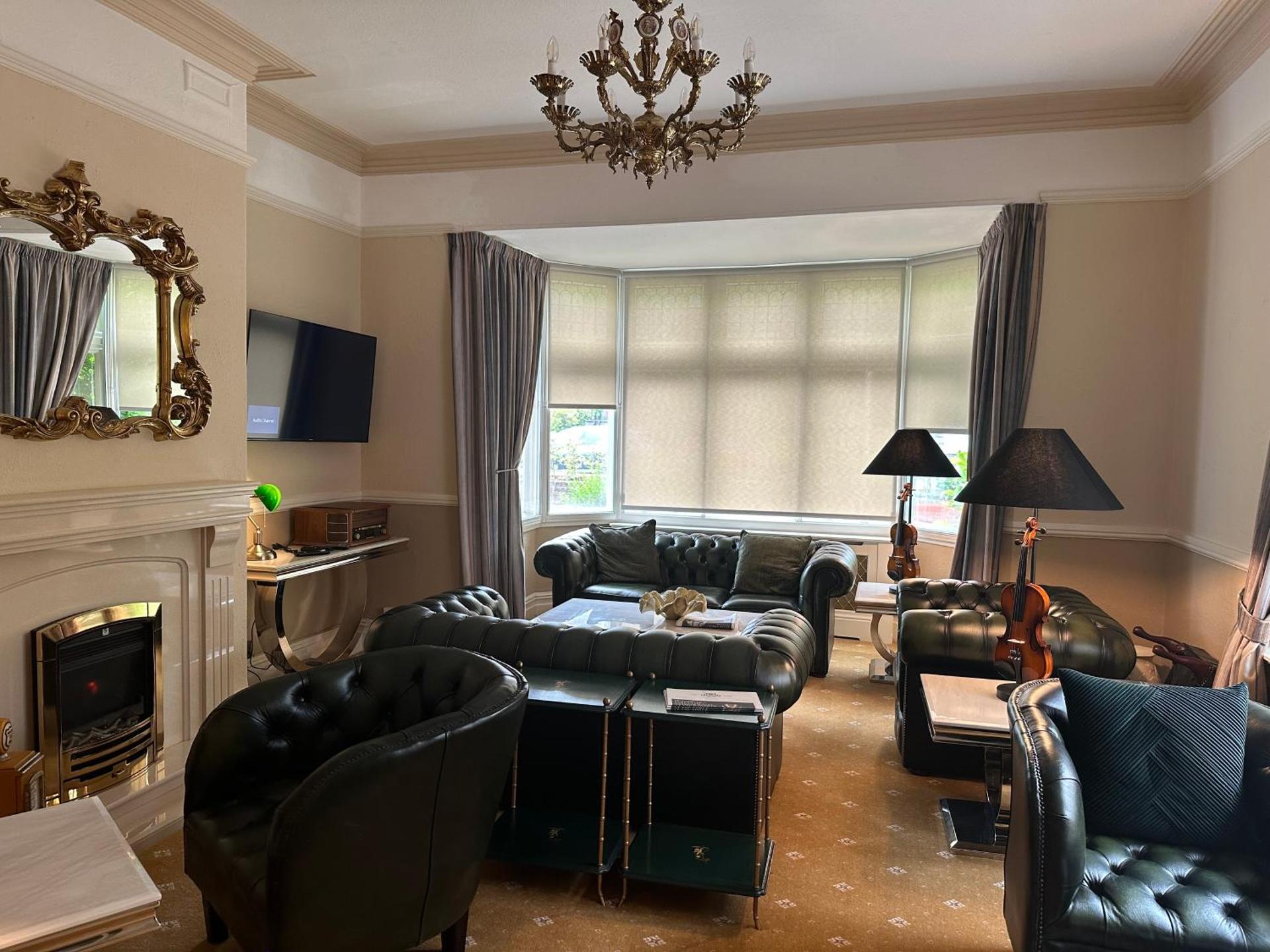 Communal lounge/ TV room