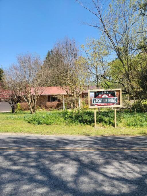 JB's-Getaway in the mountains with trails and more