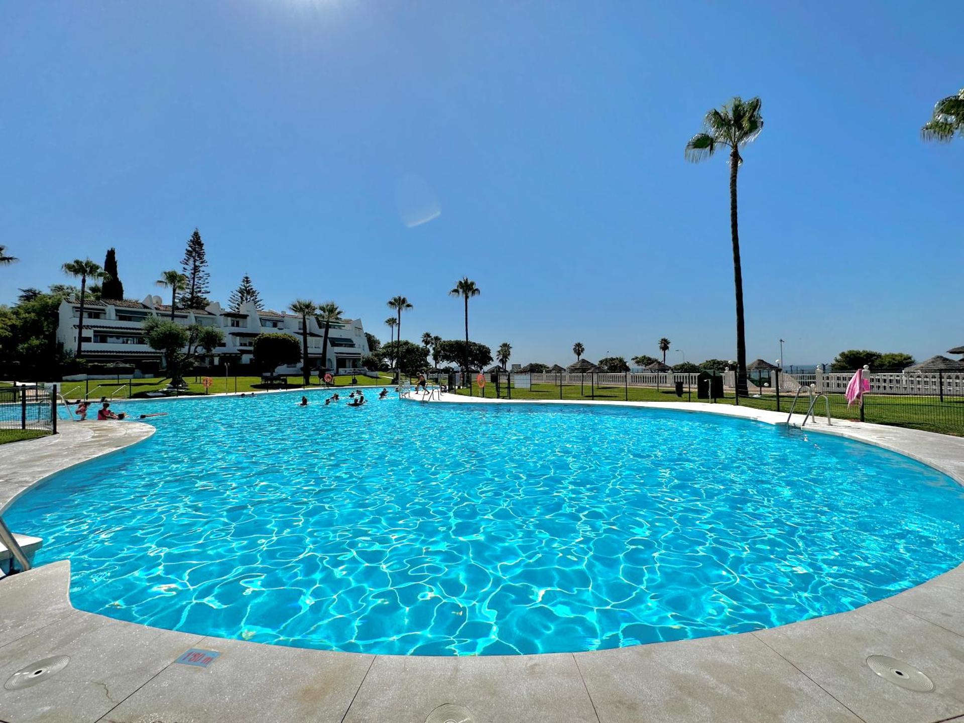 Lunamar front line beach - EaW Homes