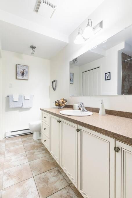 Cozy Chalet on the 9th Hole La Bête Pool Golf