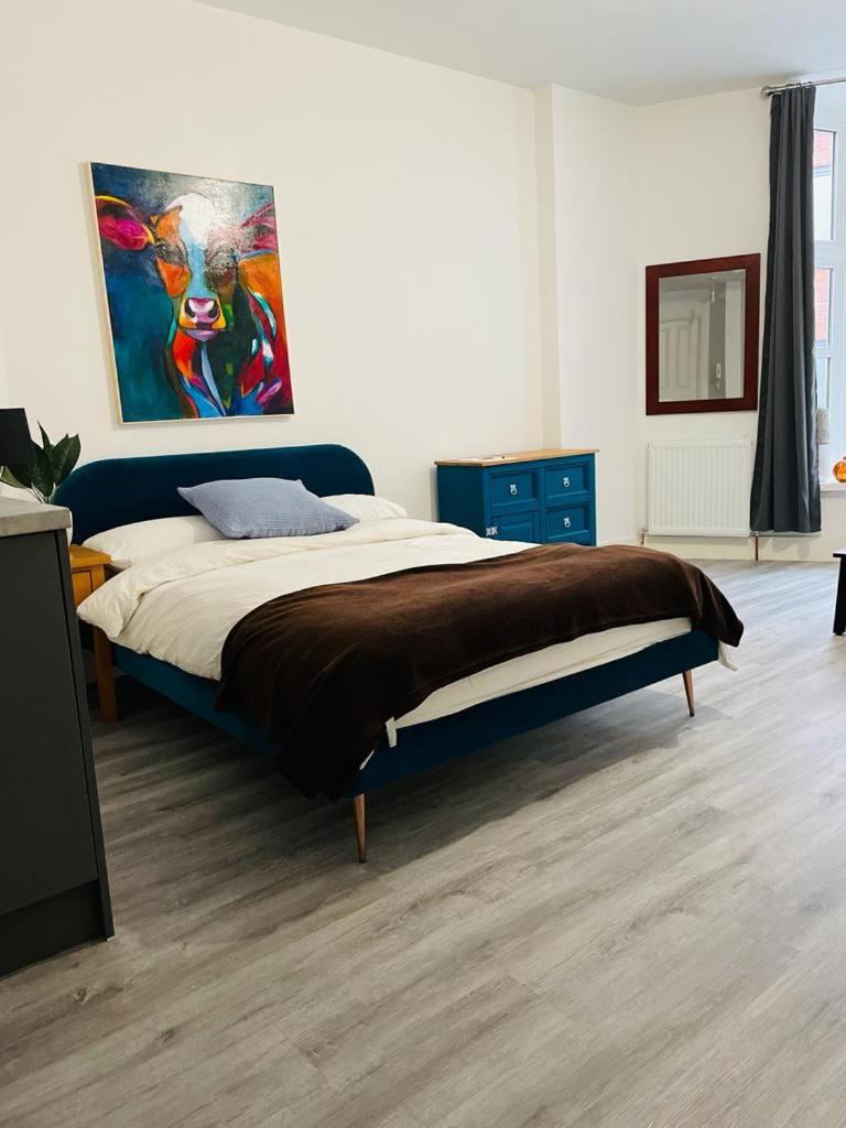 Beautiful Central Woking Studio