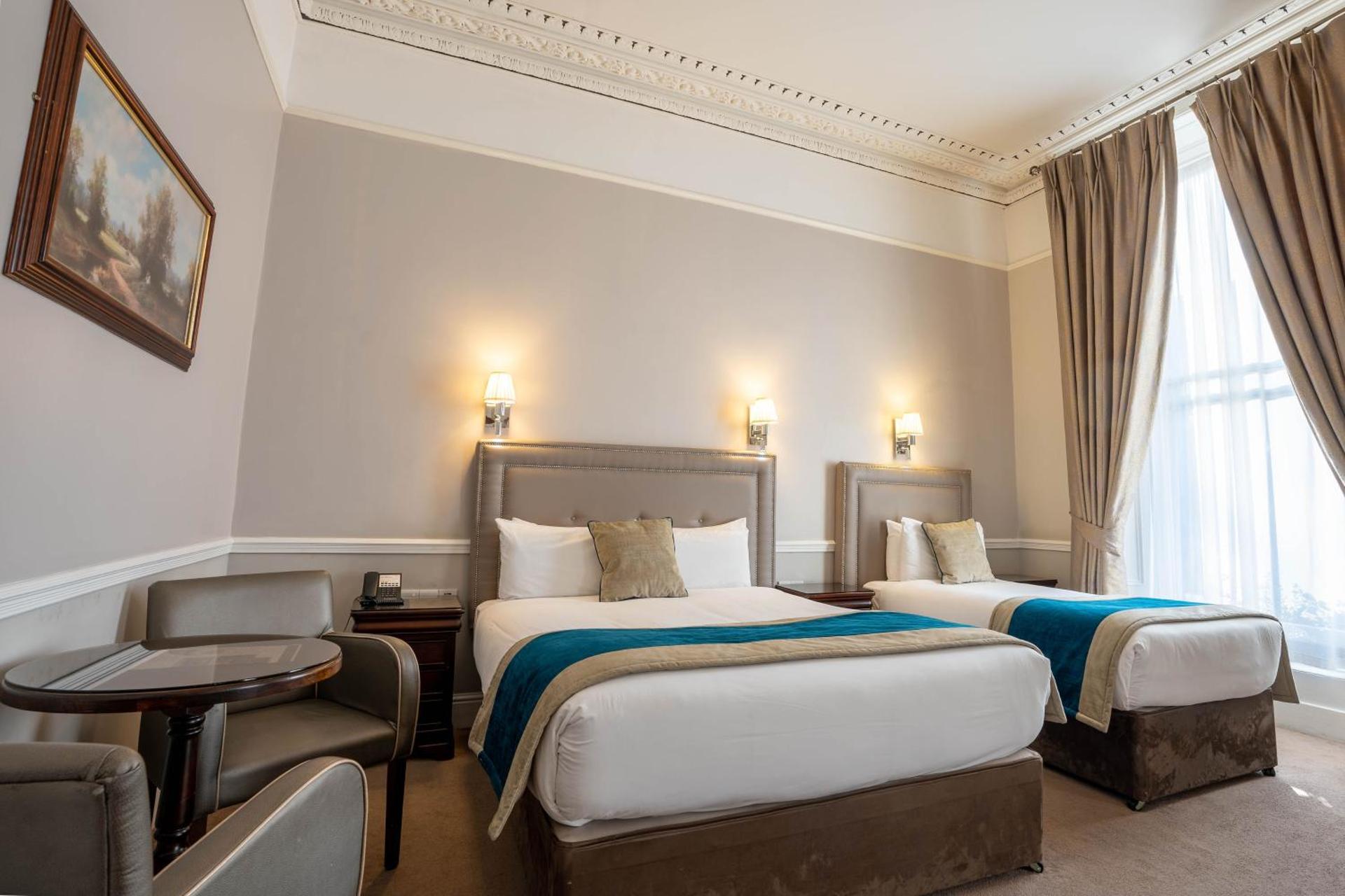 Double + Single (3 People)