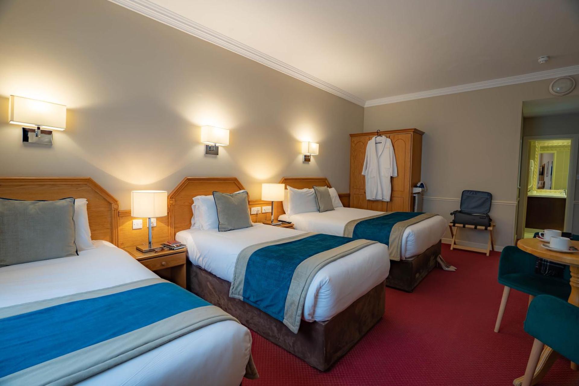 Family Room (Maximum Occupancy: 3 Adults )